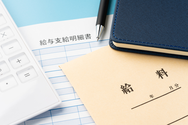 休日出勤とは？割増賃金になるケースや計算方法に加えてフレックスタイム制の扱いについても解説