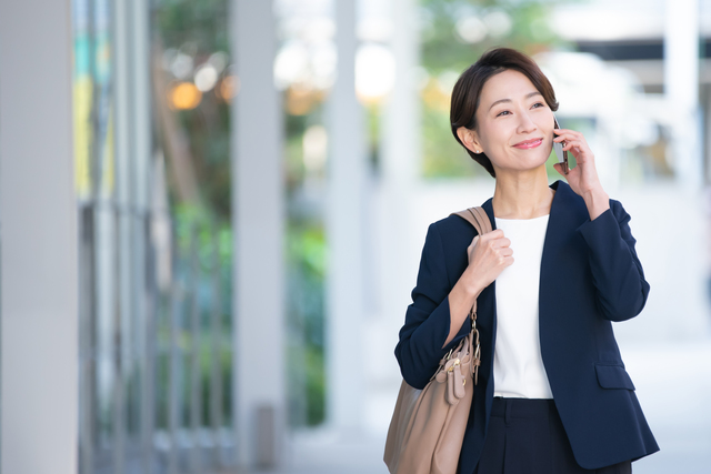 法務が目指せる3つのキャリアパスを紹介！キャリア形成に必要なスキルや悩んだ際の対処法も紹介