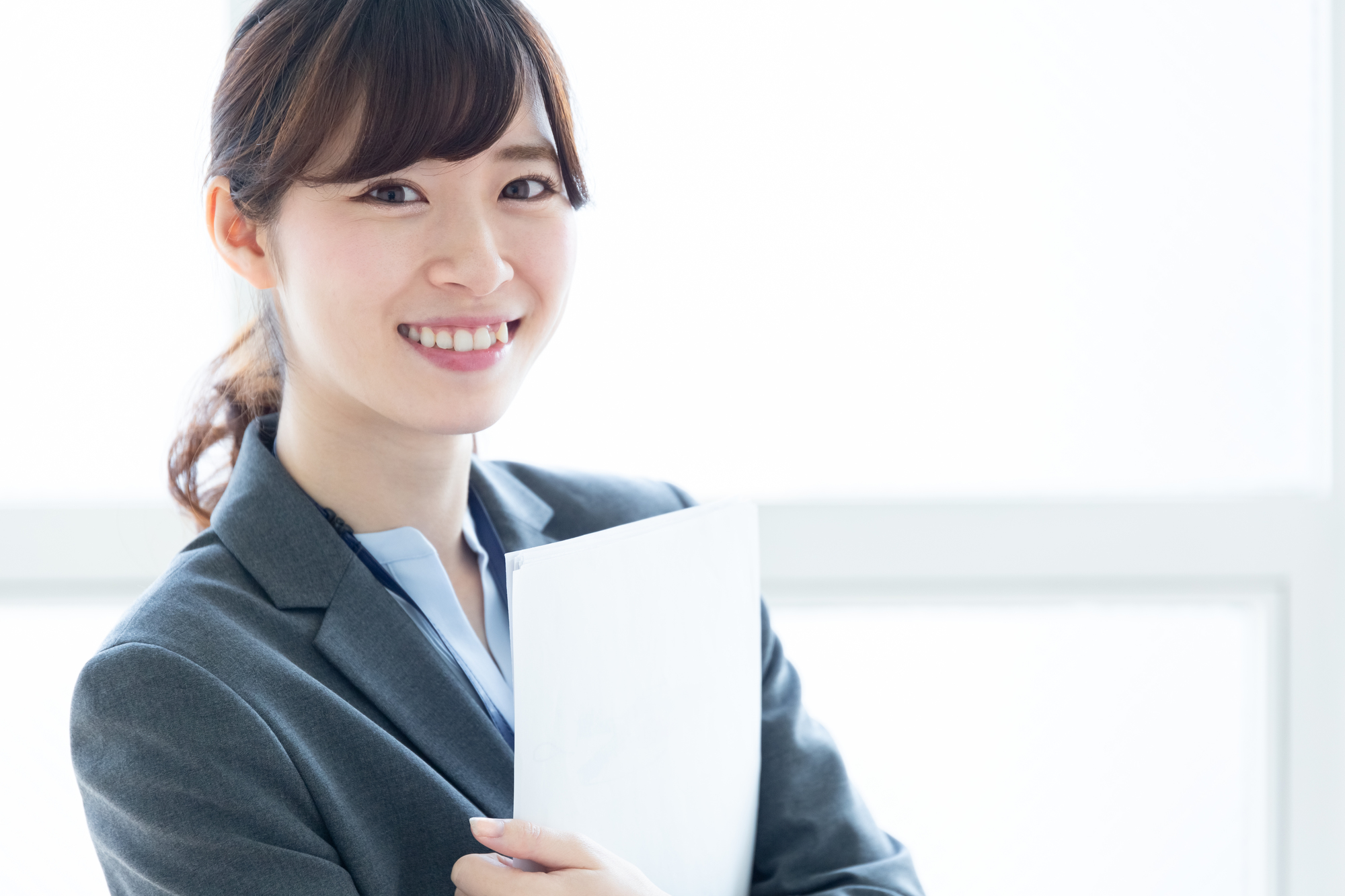 人事の平均年収と年収アップのコツ、転職で評価されるポイントを解説