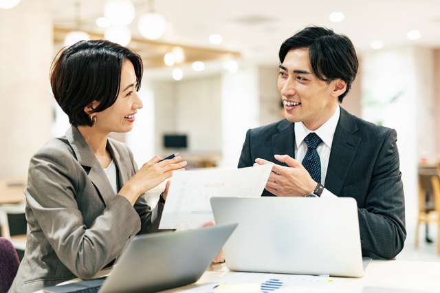 経営企画の年収はいくら？年収を上げるためのキャリアプランや転職のコツを解説